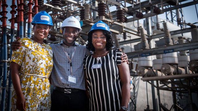 Engendering Industries participants from GRIDCo visit an electricity substation in Tema, 阿克拉附近, 加纳